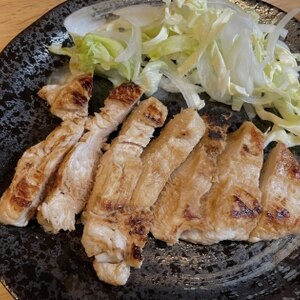 シンプルだけど美味しい！チキングリル